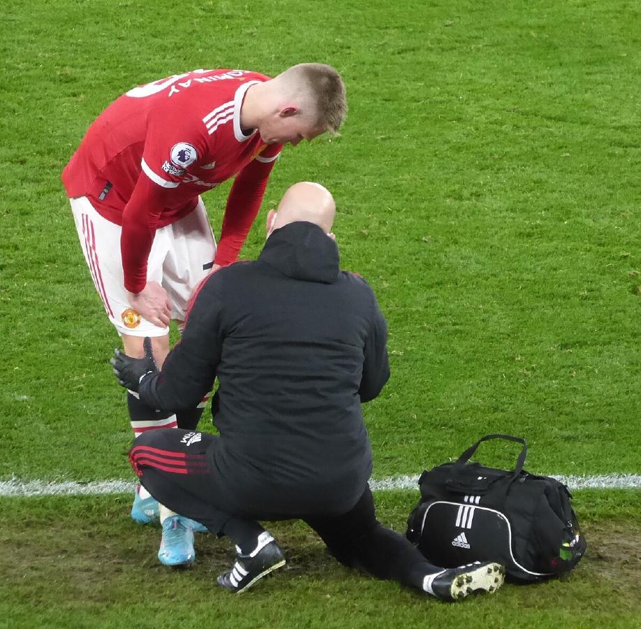 麦克托米奈在孔特战术体系中的角色：343阵型下的中场战术核心解析