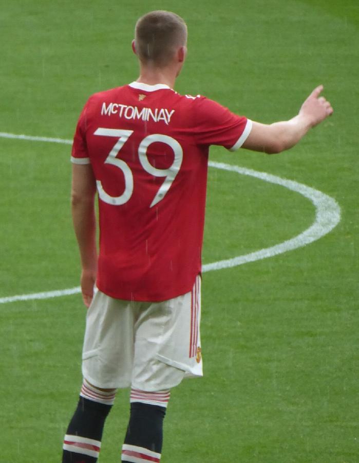 麦克托米奈中场进球能力分析:后排插上破门的艺术与数据解密